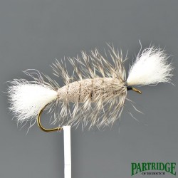 Shadows - Cigar Bomber - Natural Grey - White tail - Grizzly hackle.